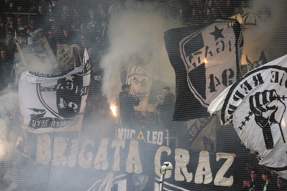 Sturm Graz - Klagenfurt
Oesterreichische Fussball Bundesliga, 24. Runde, SK Sturm Graz - SK Austria Klagenfurt, Stadion Liebenau Graz, 20.03.2022. 

Foto zeigt Fans von Sturm
Schlüsselwörter: brigata pyrotechnik