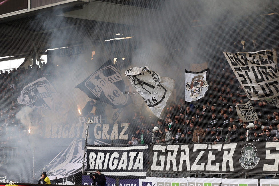 Sturm Graz - Klagenfurt
Oesterreichische Fussball Bundesliga, 24. Runde, SK Sturm Graz - SK Austria Klagenfurt, Stadion Liebenau Graz, 20.03.2022. 

Foto zeigt Fans von Sturm
Schlüsselwörter: brigata pyrotechnik