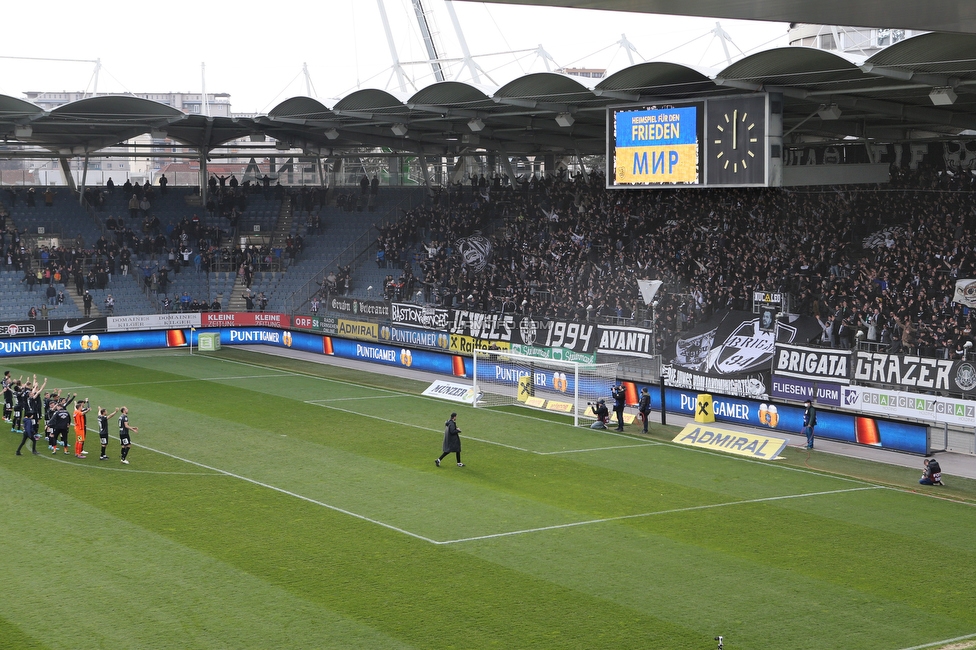 Sturm Graz - Klagenfurt
Oesterreichische Fussball Bundesliga, 24. Runde, SK Sturm Graz - SK Austria Klagenfurt, Stadion Liebenau Graz, 20.03.2022. 

Foto zeigt die Mannschaft von Sturm und Fans von Sturm
Schlüsselwörter: jubel ukraine