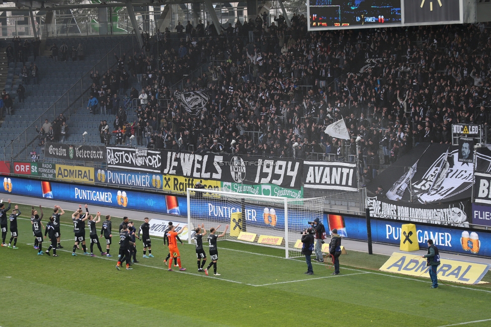 Sturm Graz - Klagenfurt
Oesterreichische Fussball Bundesliga, 24. Runde, SK Sturm Graz - SK Austria Klagenfurt, Stadion Liebenau Graz, 20.03.2022. 

Foto zeigt die Mannschaft von Sturm und Fans von Sturm
Schlüsselwörter: jubel