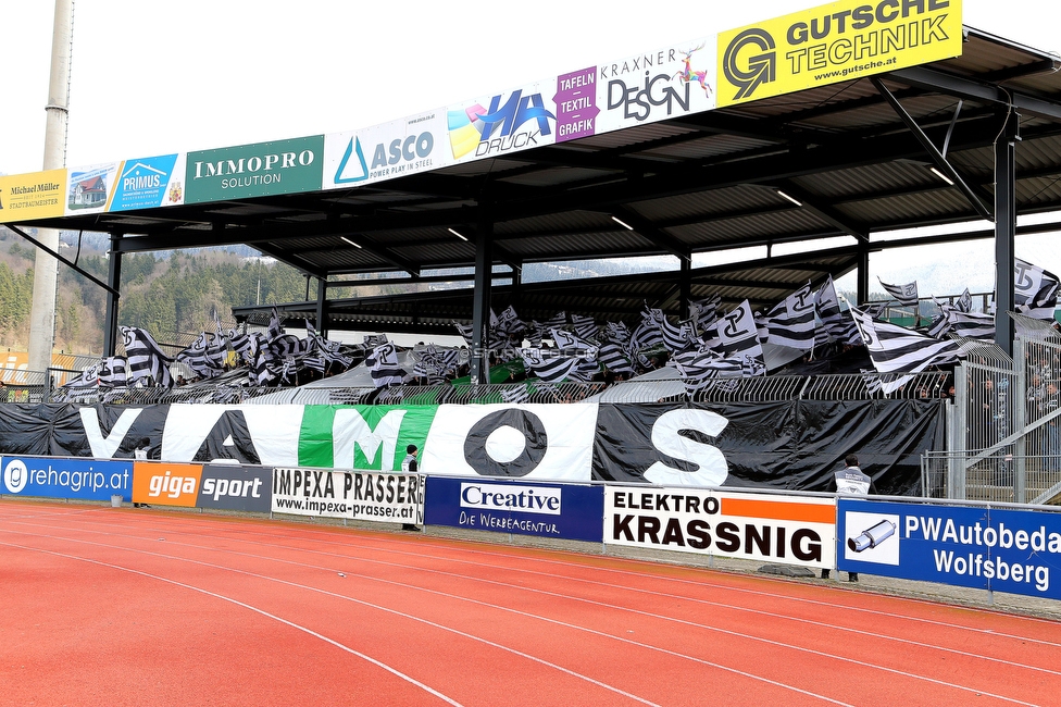 Wolfsberg - Sturm Graz
Oesterreichische Fussball Bundesliga, 25 Runde, Wolfsberger AC - SK Sturm Graz, Lavanttal Arena Wolfsberg, 03.04.2022. 

Foto zeigt Fans von Sturm mit einer Choreografie
