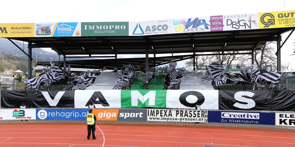 Wolfsberg - Sturm Graz
Oesterreichische Fussball Bundesliga, 25 Runde, Wolfsberger AC - SK Sturm Graz, Lavanttal Arena Wolfsberg, 03.04.2022. 

Foto zeigt Fans von Sturm mit einer Choreografie
