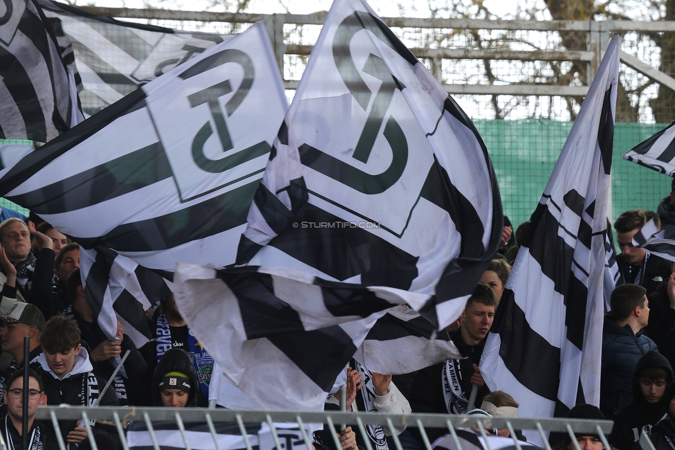 Wolfsberg - Sturm Graz
Oesterreichische Fussball Bundesliga, 25 Runde, Wolfsberger AC - SK Sturm Graz, Lavanttal Arena Wolfsberg, 03.04.2022. 

Foto zeigt Fans von Sturm mit einer Choreografie
