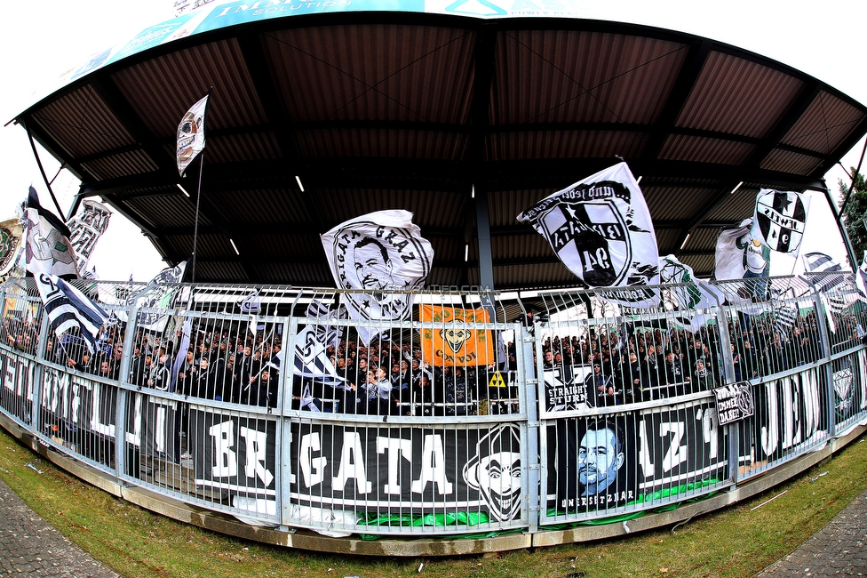 Wolfsberg - Sturm Graz
Oesterreichische Fussball Bundesliga, 25 Runde, Wolfsberger AC - SK Sturm Graz, Lavanttal Arena Wolfsberg, 03.04.2022. 

Foto zeigt Fans von Sturm
Schlüsselwörter: brigata