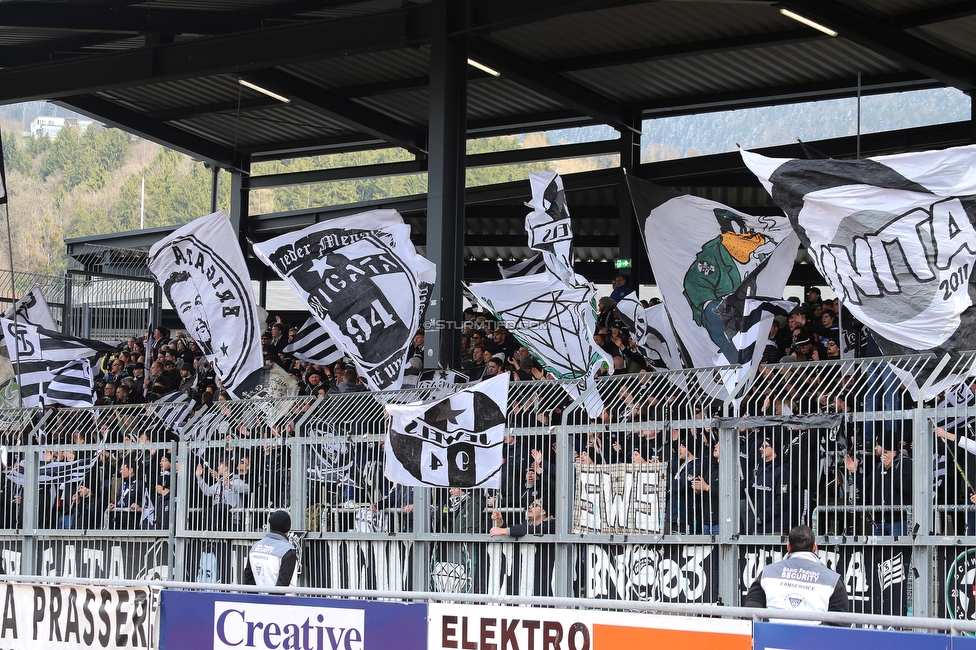 Wolfsberg - Sturm Graz
Oesterreichische Fussball Bundesliga, 25 Runde, Wolfsberger AC - SK Sturm Graz, Lavanttal Arena Wolfsberg, 03.04.2022. 

Foto zeigt Fans von Sturm
