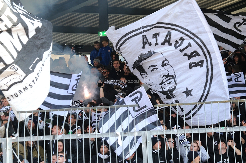 Wolfsberg - Sturm Graz
Oesterreichische Fussball Bundesliga, 25 Runde, Wolfsberger AC - SK Sturm Graz, Lavanttal Arena Wolfsberg, 03.04.2022. 

Foto zeigt Fans von Sturm
Schlüsselwörter: pyrotechnik