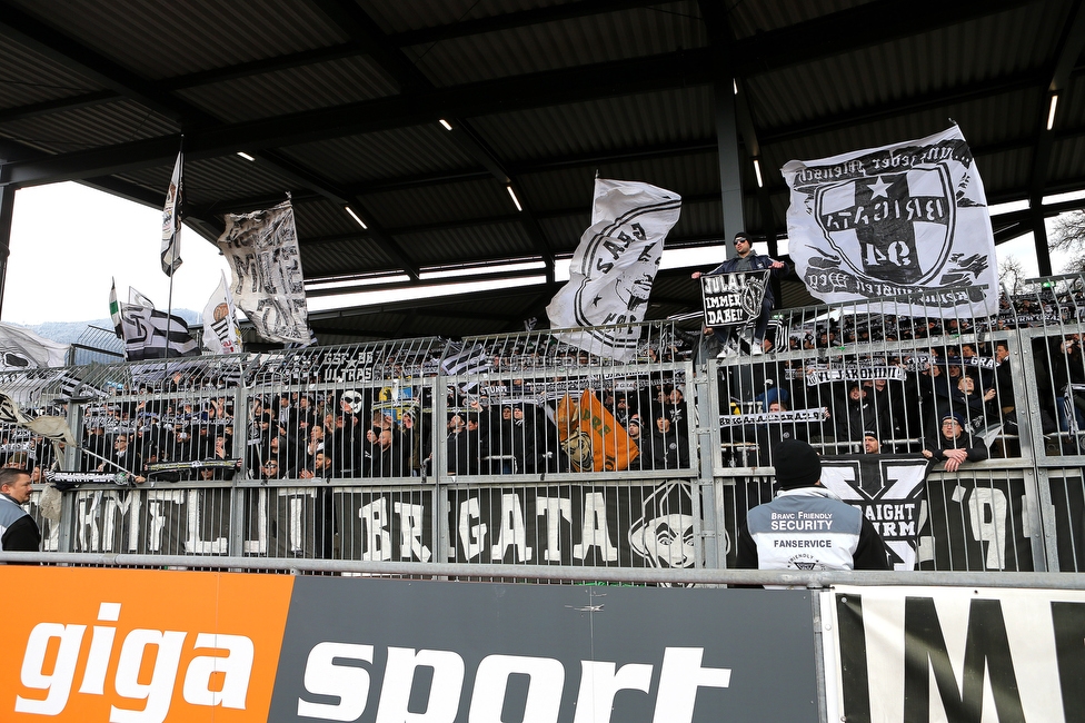 Wolfsberg - Sturm Graz
Oesterreichische Fussball Bundesliga, 25 Runde, Wolfsberger AC - SK Sturm Graz, Lavanttal Arena Wolfsberg, 03.04.2022. 

Foto zeigt Fans von Sturm
Schlüsselwörter: schals