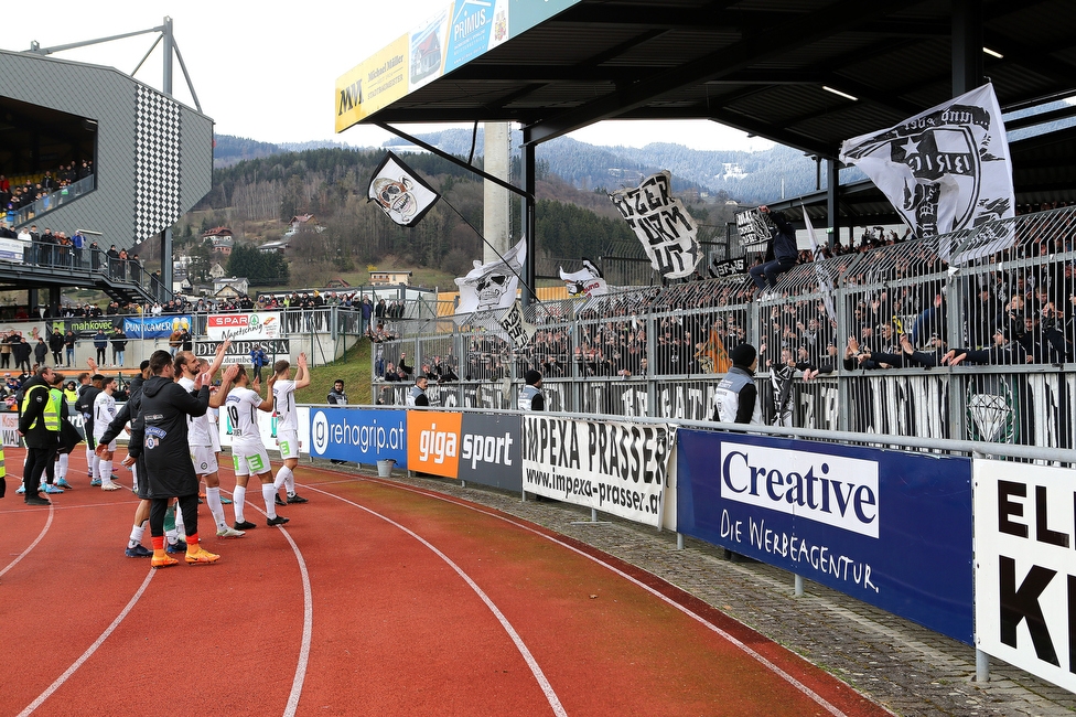 Wolfsberg - Sturm Graz
Oesterreichische Fussball Bundesliga, 25 Runde, Wolfsberger AC - SK Sturm Graz, Lavanttal Arena Wolfsberg, 03.04.2022. 

Foto zeigt die Mannschaft von Sturm und Fans von Sturm
