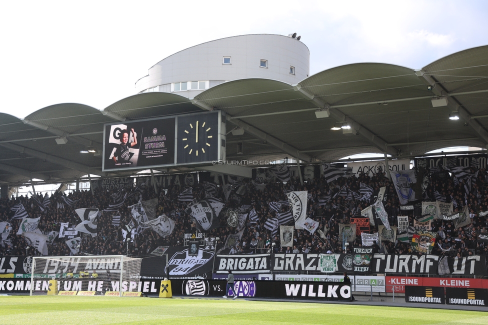 Sturm Graz - Austria Wien
Oesterreichische Fussball Bundesliga, 26. Runde, SK Sturm Graz - FK Austria Wien, Stadion Liebenau Graz, 10.04.2022. 

Foto zeigt Fans von Sturm
