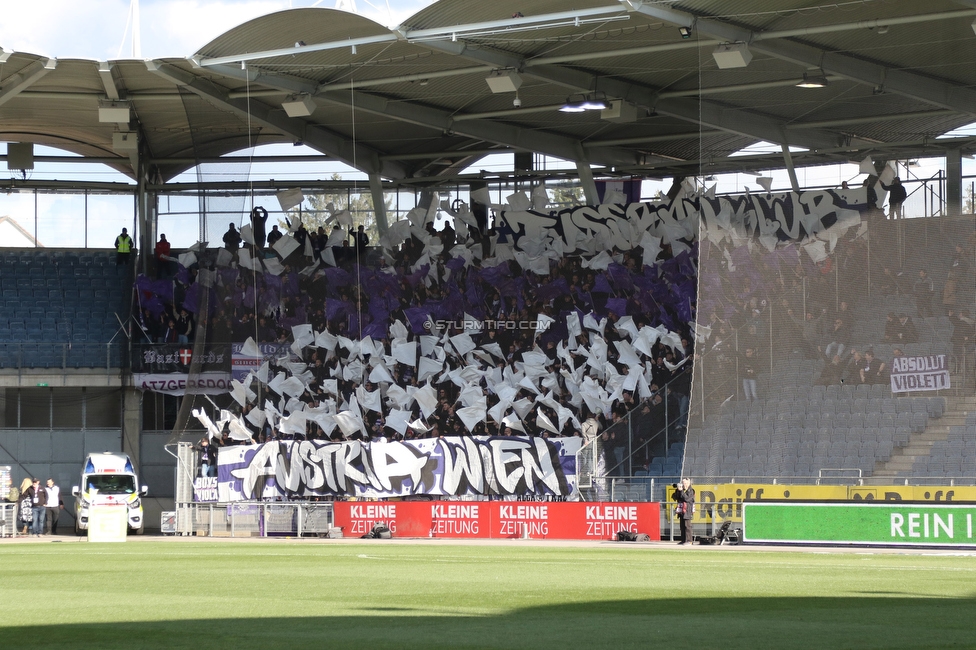 Sturm Graz - Austria Wien
Oesterreichische Fussball Bundesliga, 26. Runde, SK Sturm Graz - FK Austria Wien, Stadion Liebenau Graz, 10.04.2022. 

Foto zeigt Fans von Austria Wien mit einer Choreografie
