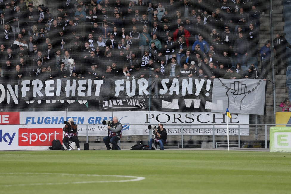 Sturm Graz - Austria Wien
Oesterreichische Fussball Bundesliga, 26. Runde, SK Sturm Graz - FK Austria Wien, Stadion Liebenau Graz, 10.04.2022. 

Foto zeigt Fans von Sturm mit einem Spruchband
Schlüsselwörter: sws