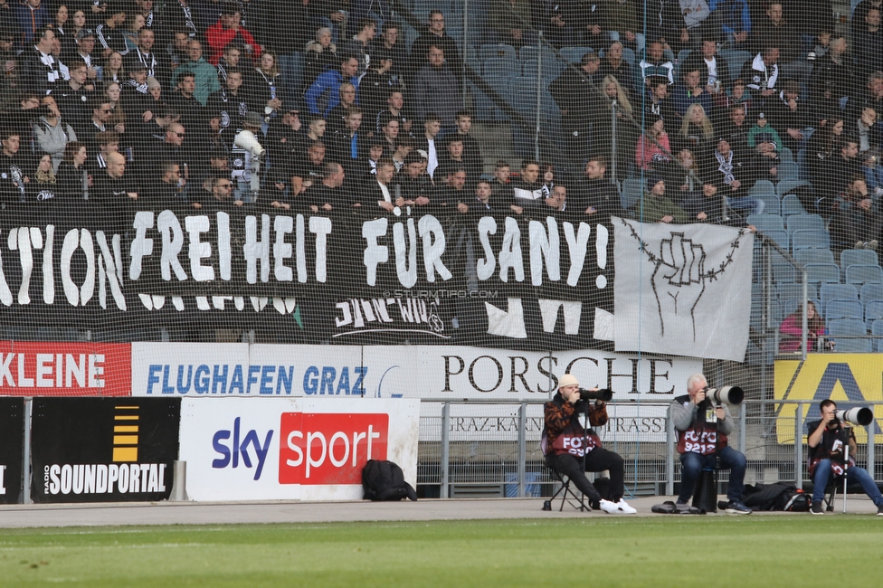 Sturm Graz - Austria Wien
Oesterreichische Fussball Bundesliga, 26. Runde, SK Sturm Graz - FK Austria Wien, Stadion Liebenau Graz, 10.04.2022. 

Foto zeigt Fans von Sturm mit einem Spruchband
Schlüsselwörter: sws