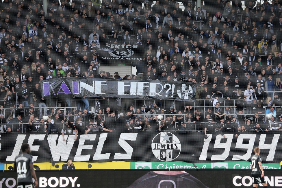 Sturm Graz - Austria Wien
Oesterreichische Fussball Bundesliga, 26. Runde, SK Sturm Graz - FK Austria Wien, Stadion Liebenau Graz, 10.04.2022. 

Foto zeigt Fans von Sturm mit einem Spruchband
Schlüsselwörter: jewels