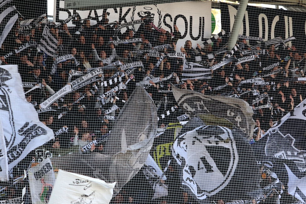 Sturm Graz - Austria Wien
Oesterreichische Fussball Bundesliga, 26. Runde, SK Sturm Graz - FK Austria Wien, Stadion Liebenau Graz, 10.04.2022. 

Foto zeigt Fans von Sturm
Schlüsselwörter: brigata schals