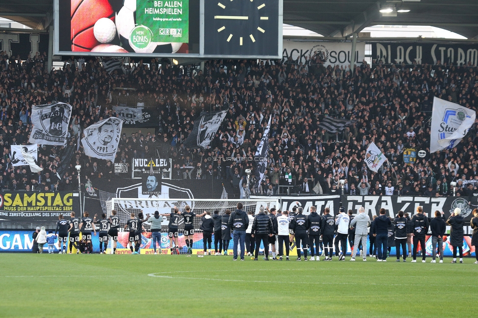 Sturm Graz - Austria Wien
Oesterreichische Fussball Bundesliga, 26. Runde, SK Sturm Graz - FK Austria Wien, Stadion Liebenau Graz, 10.04.2022. 

Foto zeigt Fans von Sturm und die Mannschaft von Sturm
Schlüsselwörter: jubel