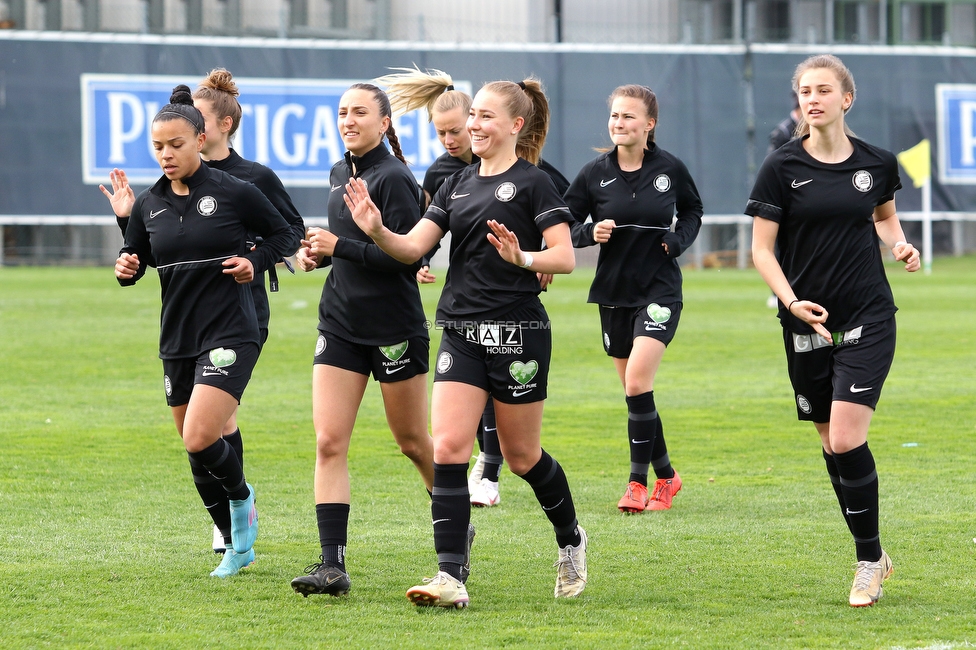 Sturm Damen - Innsbruck Frauen
OEFB Frauen Bundesliga, 13. Runde, SK Sturm Graz Damen - FC Wacker Innsbruck Frauen, Trainingszentrum Messendorf, Graz, 14.04.2022. 

Foto zeigt Marie-Yasmine Alidou (Sturm Damen), Andrea Glibo (Sturm Damen), Anna Maria Wirnsberger (Sturm Damen) und Julia Magerl (Sturm Damen)
