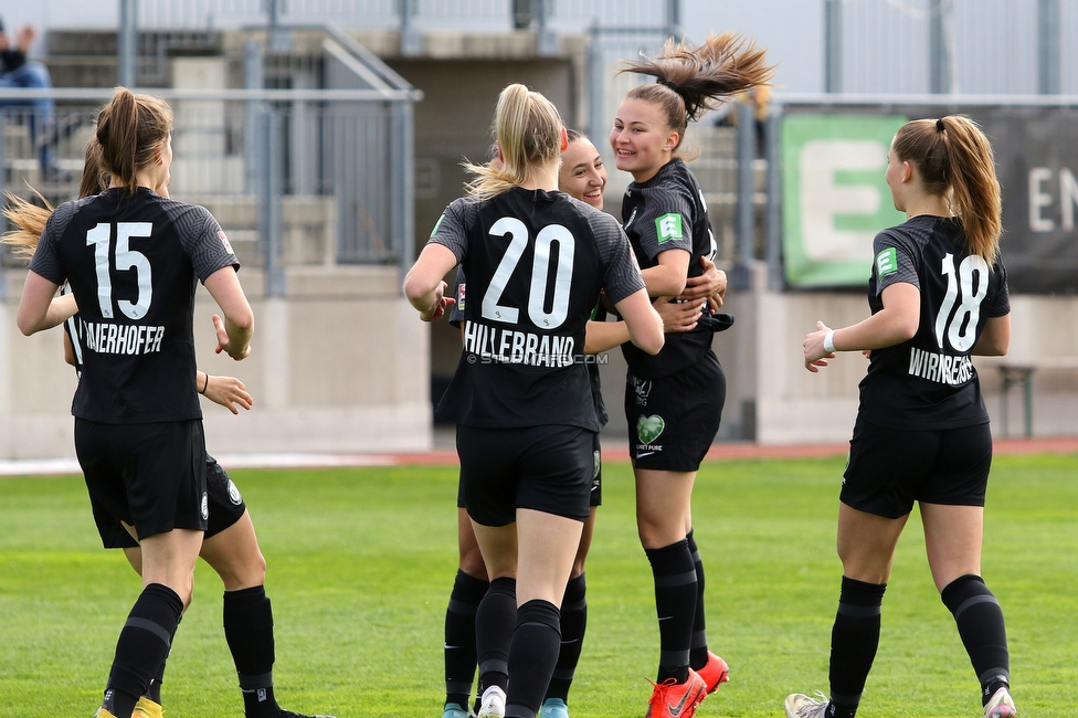 Sturm Damen - Innsbruck Frauen
OEFB Frauen Bundesliga, 13. Runde, SK Sturm Graz Damen - FC Wacker Innsbruck Frauen, Trainingszentrum Messendorf, Graz, 14.04.2022. 

Foto zeigt Sophie Hillebrand (Sturm Damen), Andrea Glibo (Sturm Damen) und Annabel Schasching (Sturm Damen)
Schlüsselwörter: torjubel