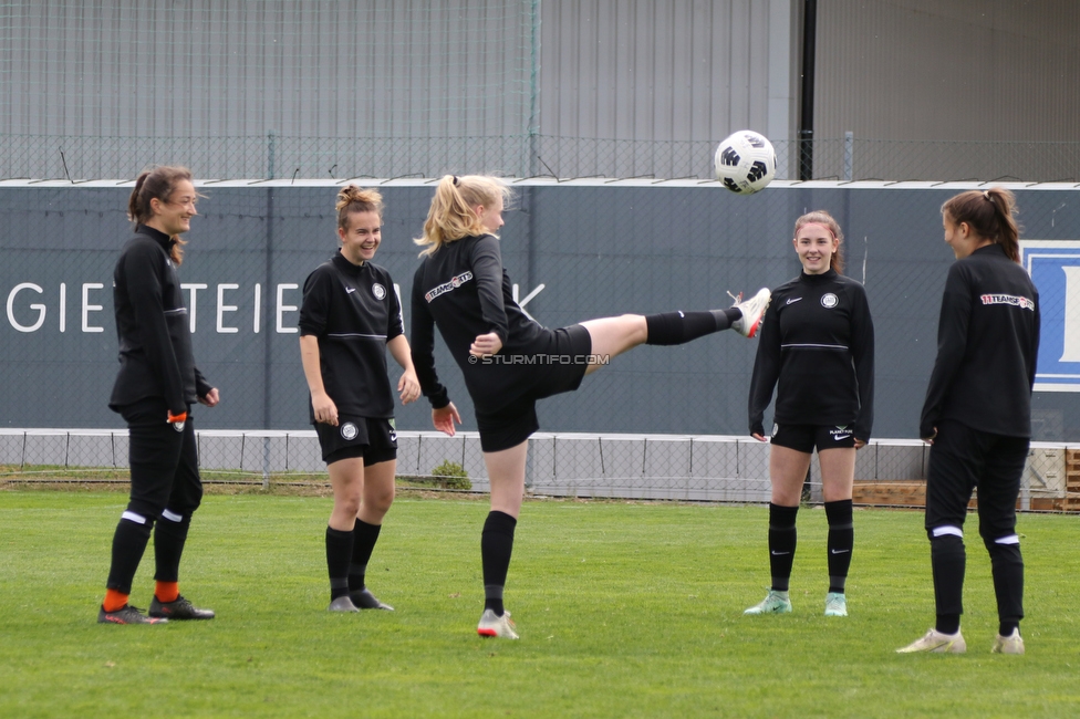 Sturm Damen - Innsbruck Frauen
OEFB Frauen Bundesliga, 13. Runde, SK Sturm Graz Damen - FC Wacker Innsbruck Frauen, Trainingszentrum Messendorf, Graz, 14.04.2022. 

Foto zeigt Spielerinnen der Sturm Damen
