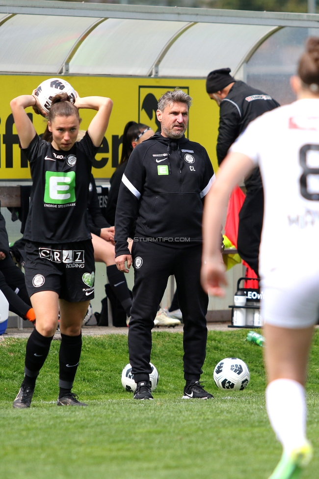 Sturm Damen - Innsbruck Frauen
OEFB Frauen Bundesliga, 13. Runde, SK Sturm Graz Damen - FC Wacker Innsbruck Frauen, Trainingszentrum Messendorf, Graz, 14.04.2022. 

Foto zeigt Andrea Glibo (Sturm Damen) und Christian Lang (Cheftrainer Sturm Damen)
