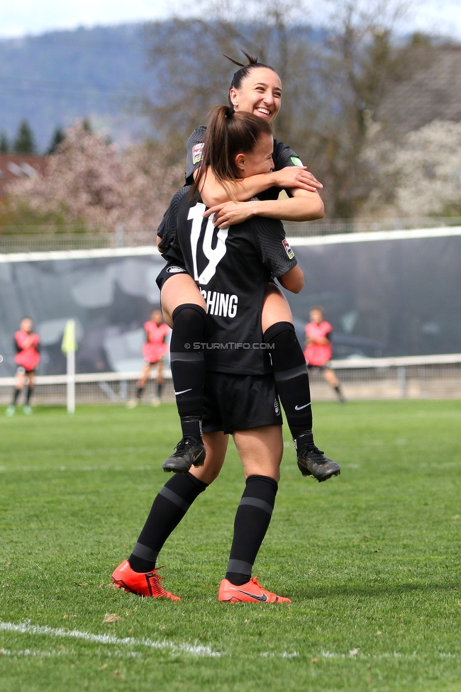 Sturm Damen - Innsbruck Frauen
OEFB Frauen Bundesliga, 13. Runde, SK Sturm Graz Damen - FC Wacker Innsbruck Frauen, Trainingszentrum Messendorf, Graz, 14.04.2022. 

Foto zeigt Annabel Schasching (Sturm Damen) und Andrea Glibo (Sturm Damen)
Schlüsselwörter: torjubel