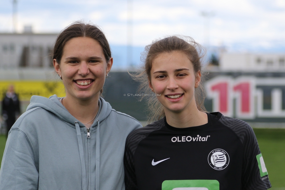 Sturm Damen - Innsbruck Frauen
OEFB Frauen Bundesliga, 13. Runde, SK Sturm Graz Damen - FC Wacker Innsbruck Frauen, Trainingszentrum Messendorf, Graz, 14.04.2022. 

Foto zeigt Valentina Kroell (Sturm Damen) und Julia Magerl (Sturm Damen)
