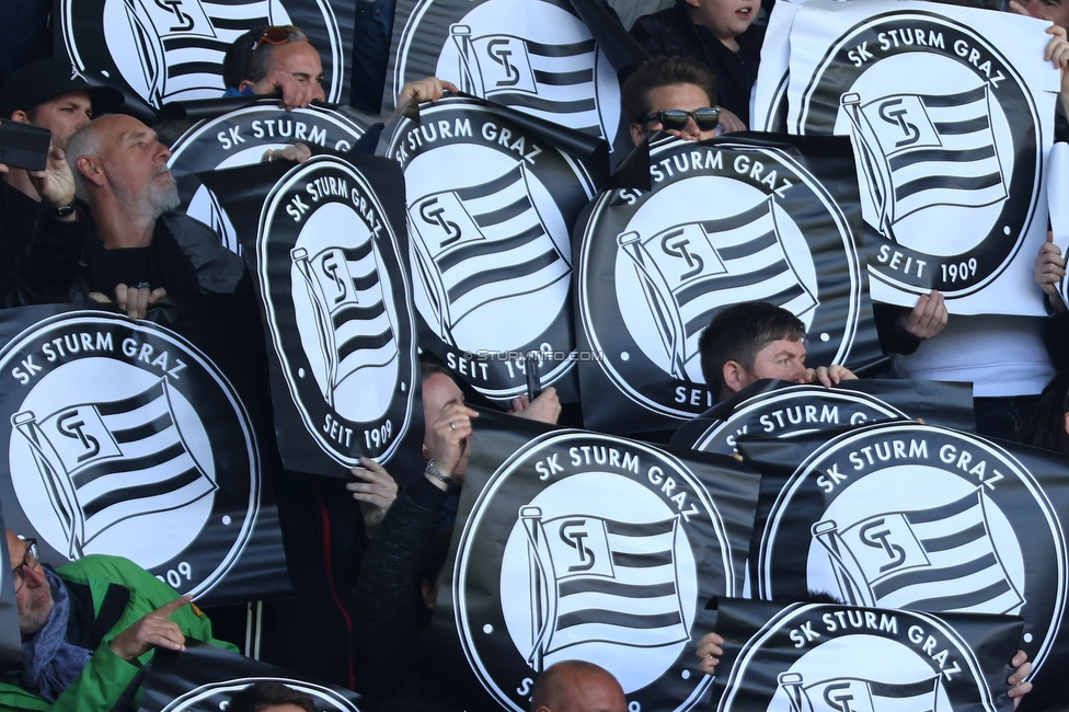 Sturm Graz - Rapid Wien
Oesterreichische Fussball Bundesliga, 27. Runde, SK Sturm Graz - SK Rapid Wien, Stadion Liebenau Graz, 17.04.2022. 

Foto zeigt Fans von Sturm mit einer Choreografie
