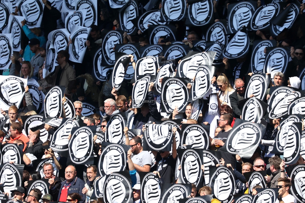 Sturm Graz - Rapid Wien
Oesterreichische Fussball Bundesliga, 27. Runde, SK Sturm Graz - SK Rapid Wien, Stadion Liebenau Graz, 17.04.2022. 

Foto zeigt Fans von Sturm mit einer Choreografie
