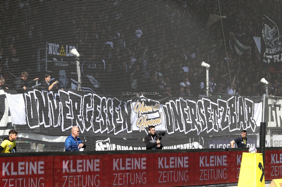 Sturm Graz - Rapid Wien
Oesterreichische Fussball Bundesliga, 27. Runde, SK Sturm Graz - SK Rapid Wien, Stadion Liebenau Graz, 17.04.2022. 

Foto zeigt Fans von Sturm mit einem Spruchband
