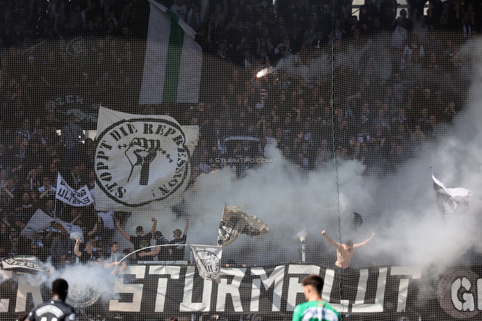 Sturm Graz - Rapid Wien
Oesterreichische Fussball Bundesliga, 27. Runde, SK Sturm Graz - SK Rapid Wien, Stadion Liebenau Graz, 17.04.2022. 

Foto zeigt Fans von Sturm
Schlüsselwörter: sturmflut, pyrotechnik