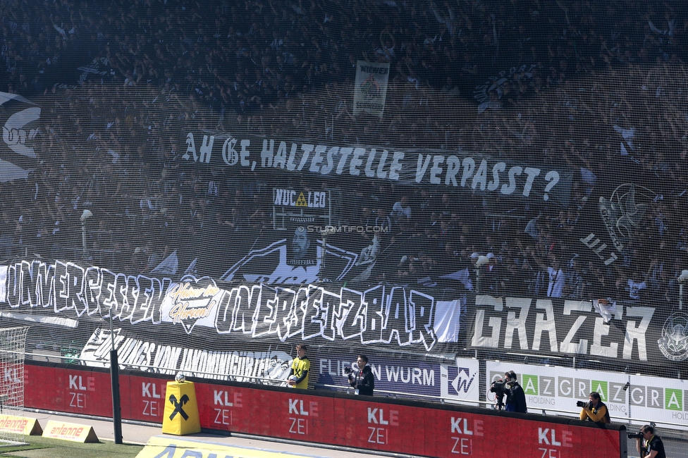 Sturm Graz - Rapid Wien
Oesterreichische Fussball Bundesliga, 27. Runde, SK Sturm Graz - SK Rapid Wien, Stadion Liebenau Graz, 17.04.2022. 

Foto zeigt Fans von Sturm mit einem Spruchband
