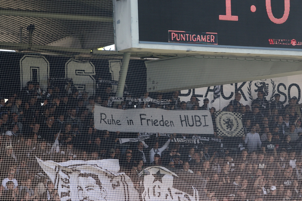 Sturm Graz - Rapid Wien
Oesterreichische Fussball Bundesliga, 27. Runde, SK Sturm Graz - SK Rapid Wien, Stadion Liebenau Graz, 17.04.2022. 

Foto zeigt Fans von Sturm mit einem Spruchband
Schlüsselwörter: todesfall blacksoul