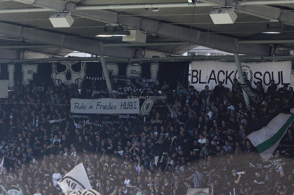 Sturm Graz - Rapid Wien
Oesterreichische Fussball Bundesliga, 27. Runde, SK Sturm Graz - SK Rapid Wien, Stadion Liebenau Graz, 17.04.2022. 

Foto zeigt Fans von Sturm mit einem Spruchband
Schlüsselwörter: todesfall blacksoul