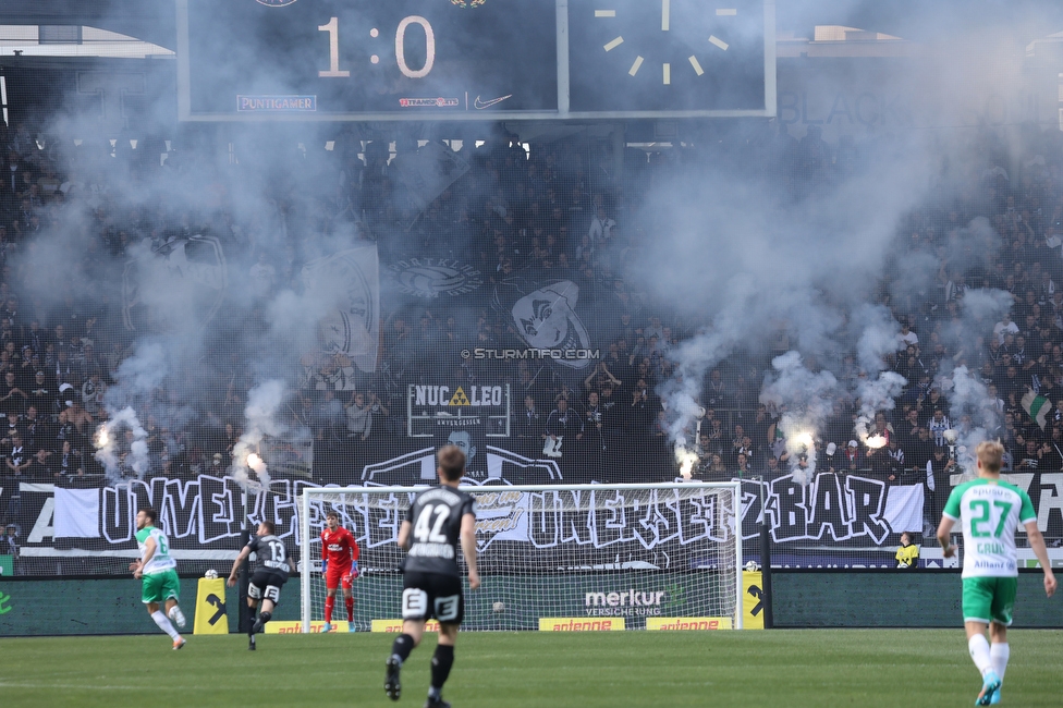 Sturm Graz - Rapid Wien
Oesterreichische Fussball Bundesliga, 27. Runde, SK Sturm Graz - SK Rapid Wien, Stadion Liebenau Graz, 17.04.2022. 

Foto zeigt Fans von Sturm mit einem Spruchband
Schlüsselwörter: brigata pyrotechnik