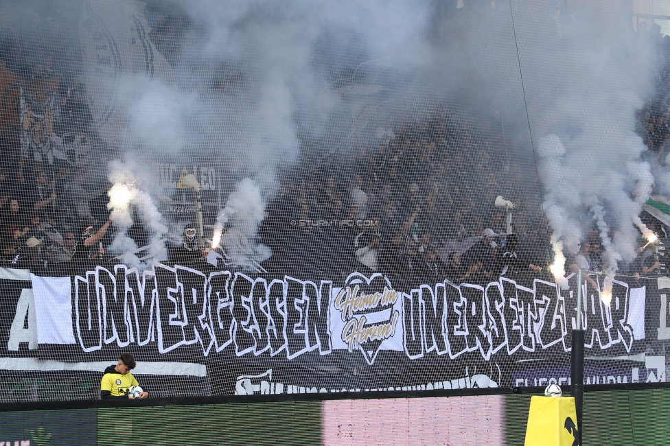 Sturm Graz - Rapid Wien
Oesterreichische Fussball Bundesliga, 27. Runde, SK Sturm Graz - SK Rapid Wien, Stadion Liebenau Graz, 17.04.2022. 

Foto zeigt Fans von Sturm mit einem Spruchband
Schlüsselwörter: brigata pyrotechnik