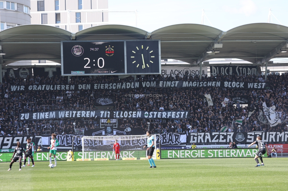 Sturm Graz - Rapid Wien
Oesterreichische Fussball Bundesliga, 27. Runde, SK Sturm Graz - SK Rapid Wien, Stadion Liebenau Graz, 17.04.2022. 

Foto zeigt Fans von Sturm mit einem Spruchband
