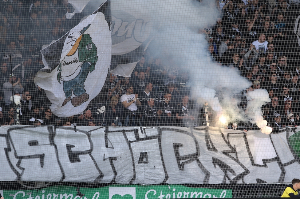 Sturm Graz - Rapid Wien
Oesterreichische Fussball Bundesliga, 27. Runde, SK Sturm Graz - SK Rapid Wien, Stadion Liebenau Graz, 17.04.2022. 

Foto zeigt Fans von Sturm mit einem Spruchband
Schlüsselwörter: schoeckl pyrotechnik