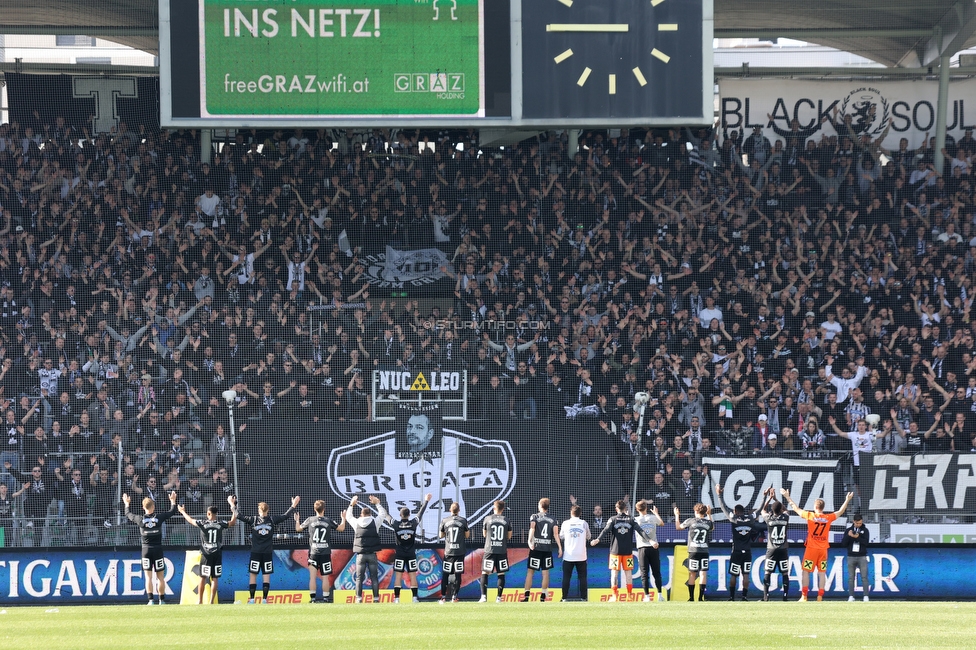 Sturm Graz - Rapid Wien
Oesterreichische Fussball Bundesliga, 27. Runde, SK Sturm Graz - SK Rapid Wien, Stadion Liebenau Graz, 17.04.2022. 

Foto zeigt die Mannschaft von Sturm und Fans von Sturm
