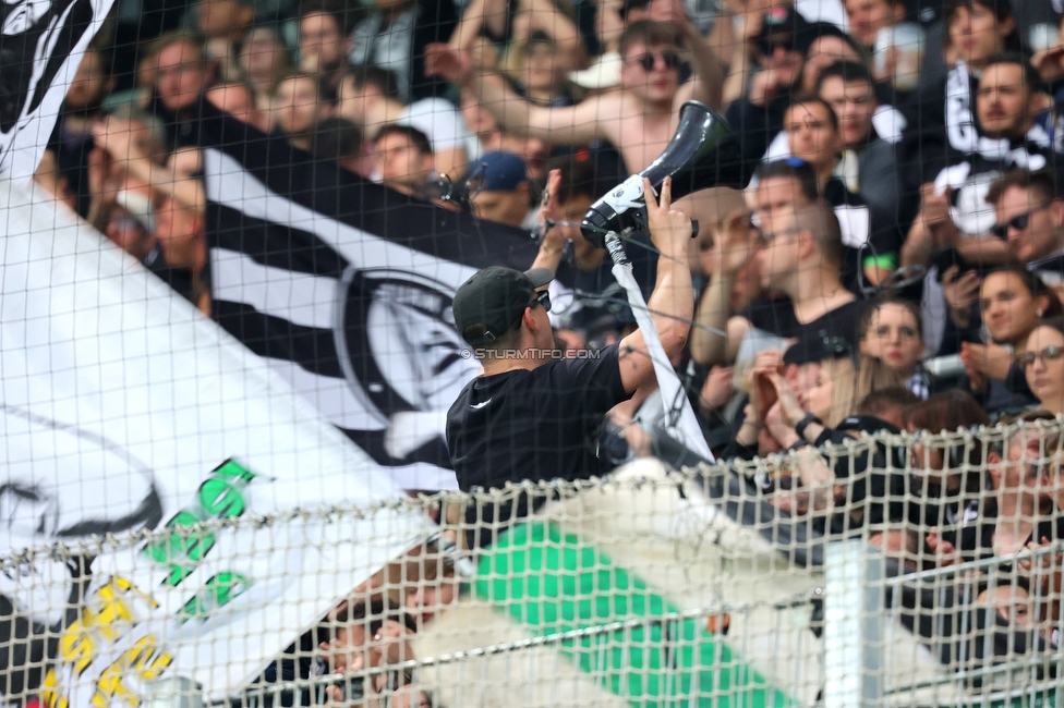 Rapid Wien - Sturm Graz
Oesterreichische Fussball Bundesliga, 28. Runde, SK Rapid Wien - SK Sturm Graz, Weststadion Wien, 24.04.2022. 

Foto zeigt Fans von Sturm
Schlüsselwörter: vorsaenger