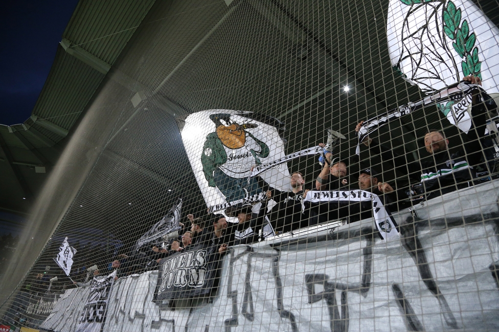 Sturm Graz - RB Salzburg
Oesterreichische Fussball Bundesliga, 29. Runde, SK Sturm Graz - FC RB Salzburg, Stadion Liebenau Graz, 27.04.2022. 

Foto zeigt Fans von Sturm
Schlüsselwörter: schals jewels