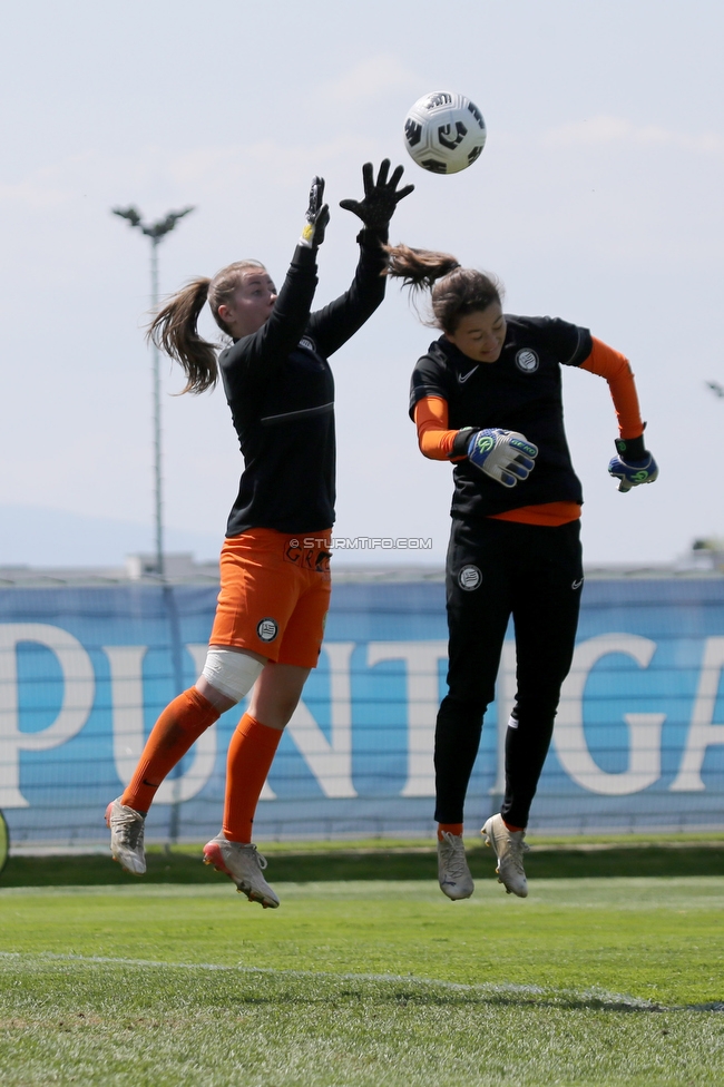 Sturm Damen - Bergheim
OEFB Frauen Bundesliga, 15. Runde, SK Sturm Graz Damen - FC Bergheim, Trainingszentrum Messendorf, Graz, 30.04.2022. 

Foto zeigt Mariella El Sherif (Sturm Damen) und Vanessa Gritzner (Sturm Damen)
