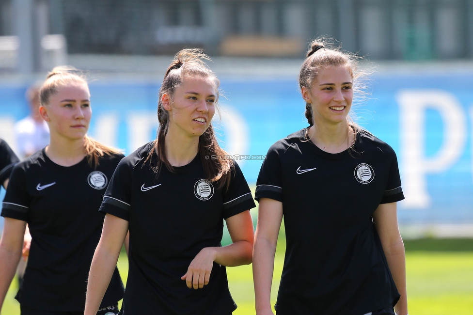 Sturm Damen - Bergheim
OEFB Frauen Bundesliga, 15. Runde, SK Sturm Graz Damen - FC Bergheim, Trainingszentrum Messendorf, Graz, 30.04.2022. 

Foto zeigt Stefanie Grossgasteiger (Sturm Damen) und Julia Magerl (Sturm Damen)
