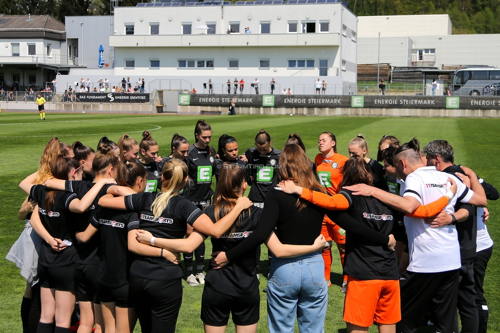 Sturm Damen - Bergheim
OEFB Frauen Bundesliga, 15. Runde, SK Sturm Graz Damen - FC Bergheim, Trainingszentrum Messendorf, Graz, 30.04.2022. 

Foto zeigt die Mannschaft der Sturm Damen
