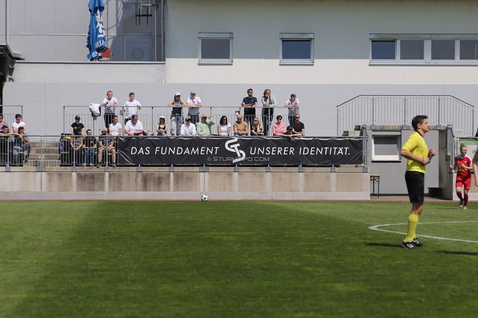 Sturm Damen - Bergheim
OEFB Frauen Bundesliga, 15. Runde, SK Sturm Graz Damen - FC Bergheim, Trainingszentrum Messendorf, Graz, 30.04.2022. Foto zeigt Fans von Sturm
