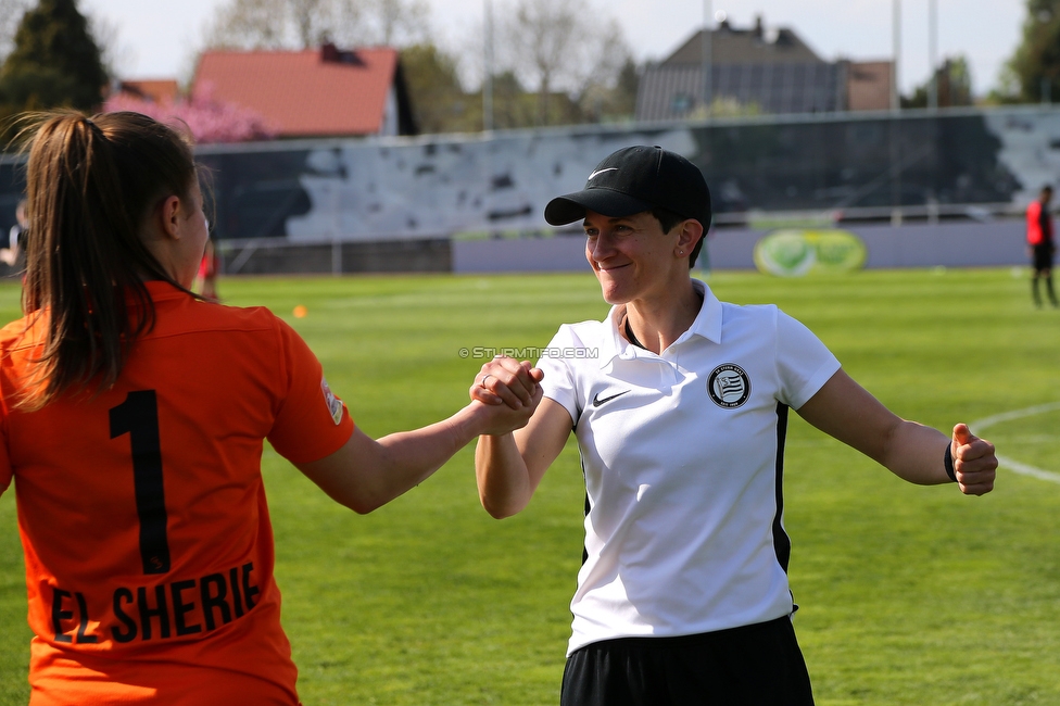 Sturm Damen - Bergheim
OEFB Frauen Bundesliga, 15. Runde, SK Sturm Graz Damen - FC Bergheim, Trainingszentrum Messendorf, Graz, 30.04.2022. 

Foto zeigt Mariella El Sherif (Sturm Damen) und Emily Cancienne (Assistenz Trainer Sturm Damen)
