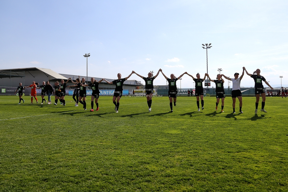 Sturm Damen - Bergheim
OEFB Frauen Bundesliga, 15. Runde, SK Sturm Graz Damen - FC Bergheim, Trainingszentrum Messendorf, Graz, 30.04.2022. 

Foto zeigt die Mannschaft der Sturm Damen
