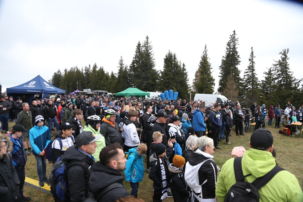 Sturm auf den Schoeckl
SK Sturm Graz 113. Geburtstagsfeier, Schoeckl, 01.05.2022.

Foto zeigt Fans von Sturm
