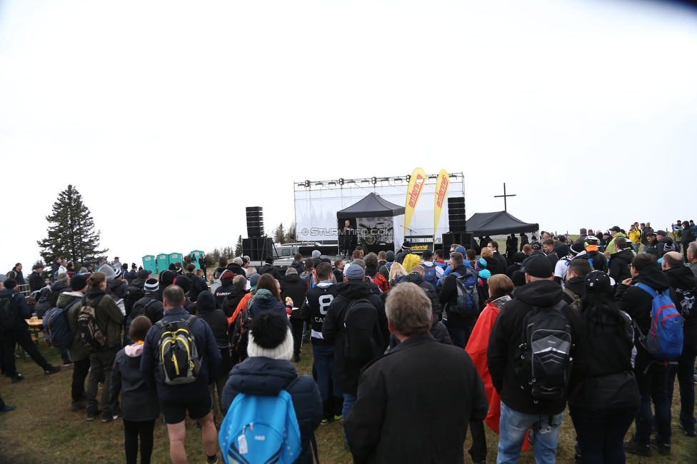 Sturm auf den Schoeckl
SK Sturm Graz 113. Geburtstagsfeier, Schoeckl, 01.05.2022.

Foto zeigt Fans von Sturm
