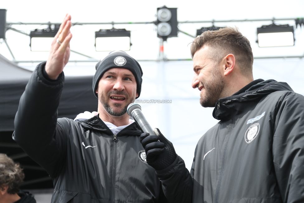 Sturm auf den Schoeckl
SK Sturm Graz 113. Geburtstagsfeier, Schoeckl, 01.05.2022.

Foto zeigt Christian Ilzer (Cheftrainer Sturm) und Thomas Seidl (Stadionsprecher Sturm)
