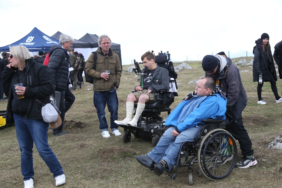 Sturm auf den Schoeckl
SK Sturm Graz 113. Geburtstagsfeier, Schoeckl, 01.05.2022.

Foto zeigt Fans von Sturm
