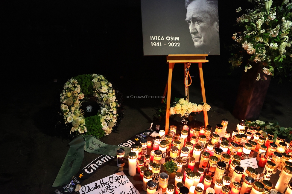 Gedenkfeier Ivica Osim
SK Sturm Graz Gedenkfeier Ivica Osim, Stadion Liebenau Graz, 04.05.2022.

Foto zeigt eine Gedenktafel fuer Ivica Osim (ehem. Trainer Sturm)
